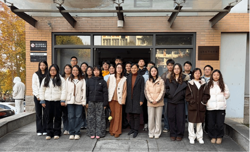 我校科技信息研究所研究生来馆参观见习